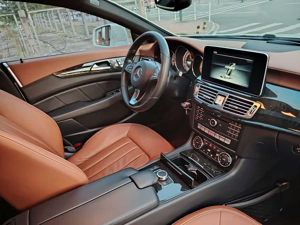 Mercedes-Benz CLS Mercedes-Benz CLS