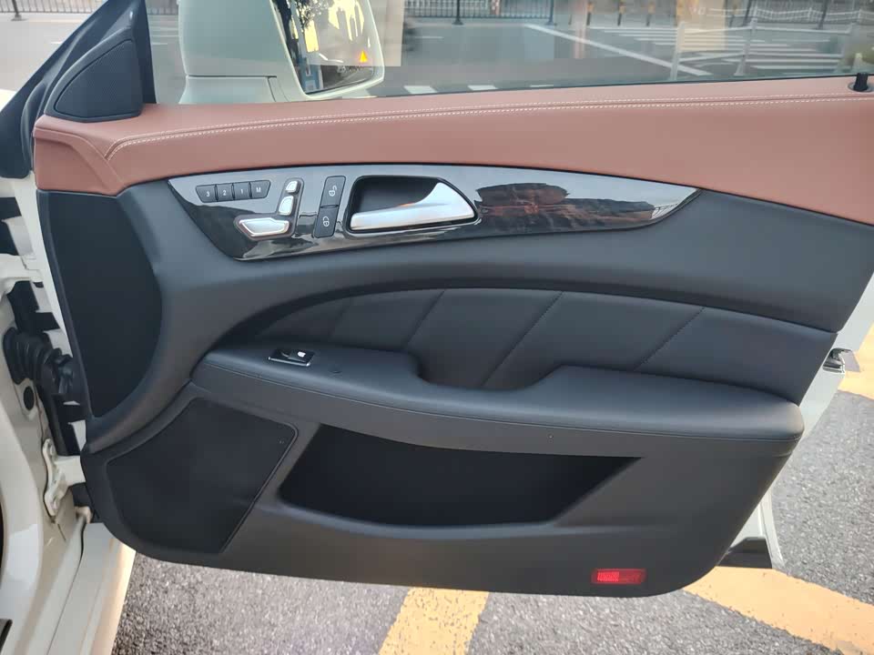 Mercedes-Benz CLS Mercedes-Benz CLS