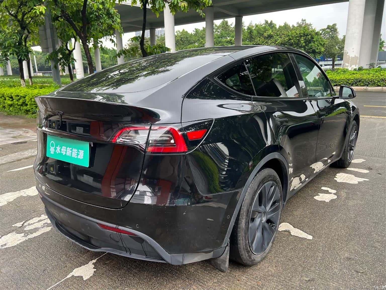 Tesla Model Y, 2023 4