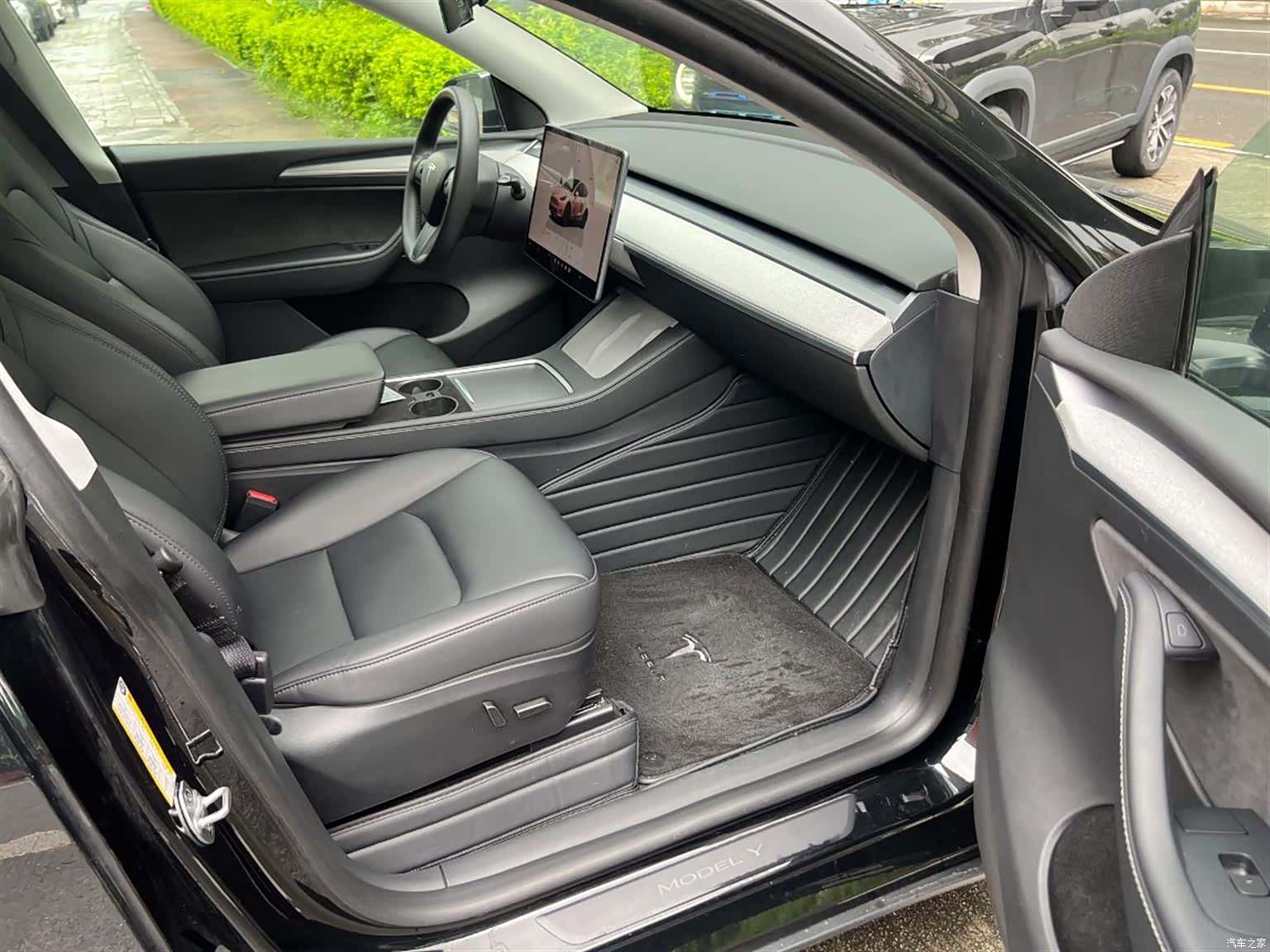 Tesla Model Y, 2023 13