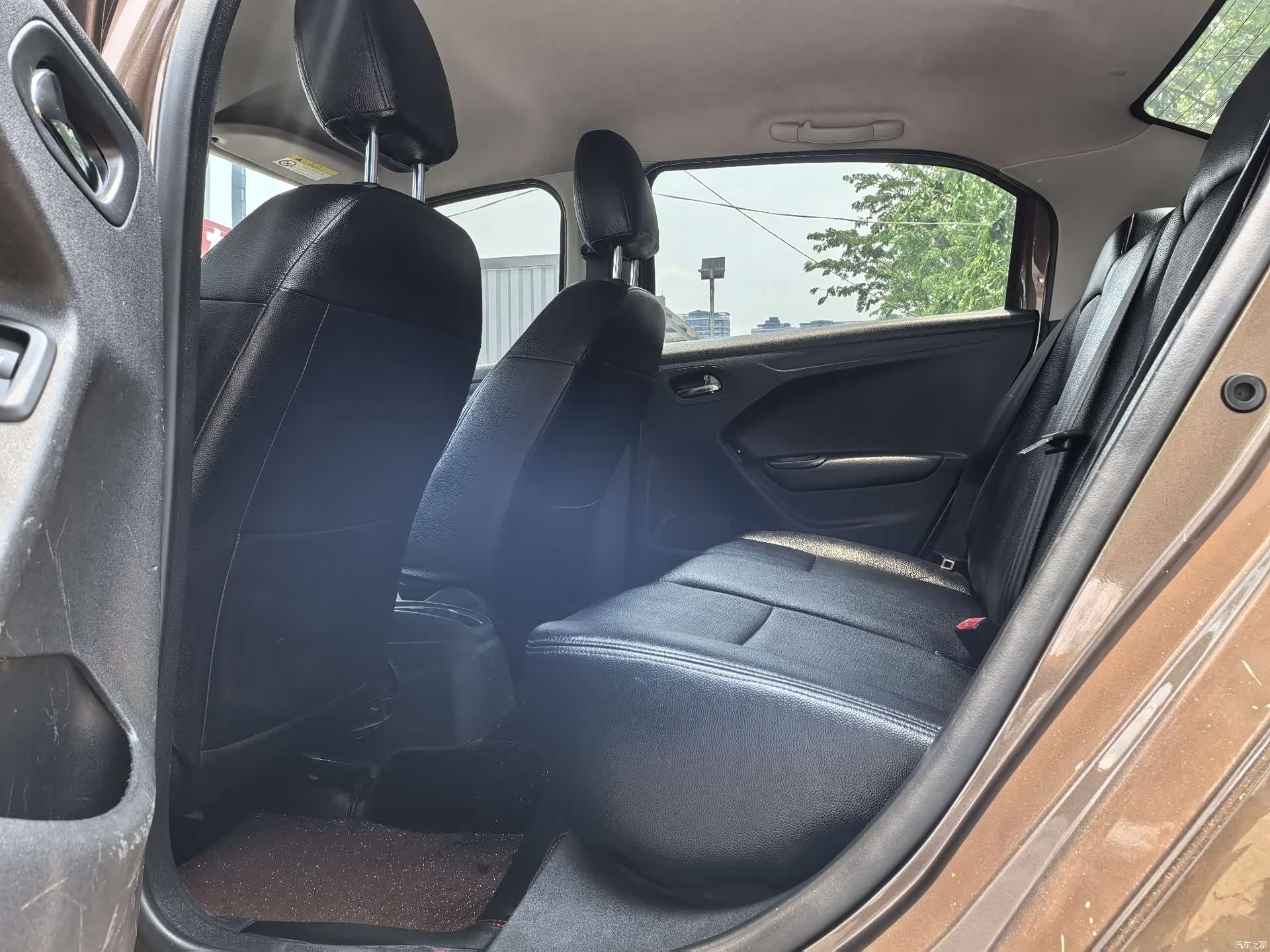 Peugeot 301, 2014 4