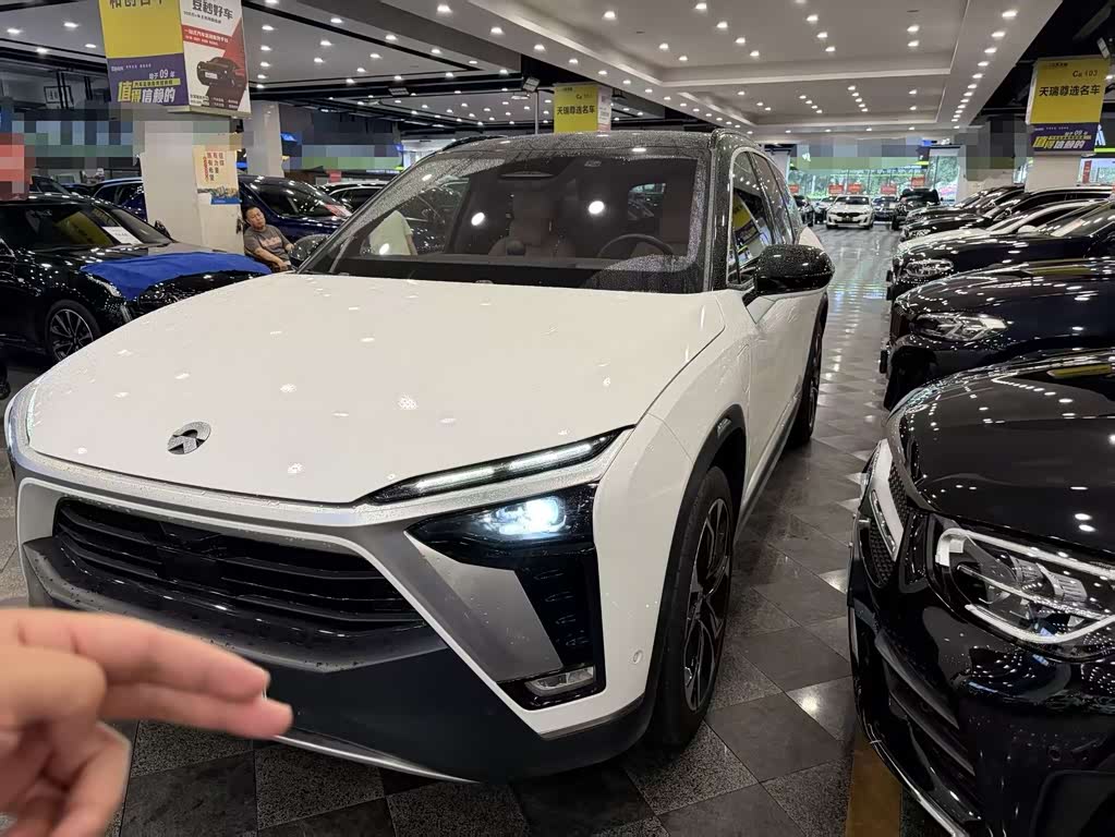 NIO ES8
