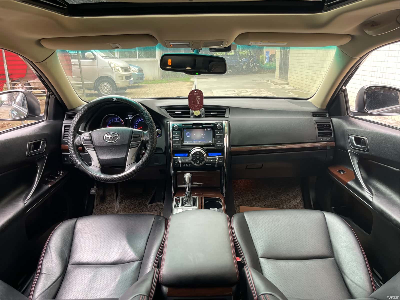 Toyota 2.5V, 2015 9
