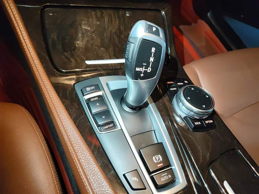 BMW 5 Series 2015, фото 7