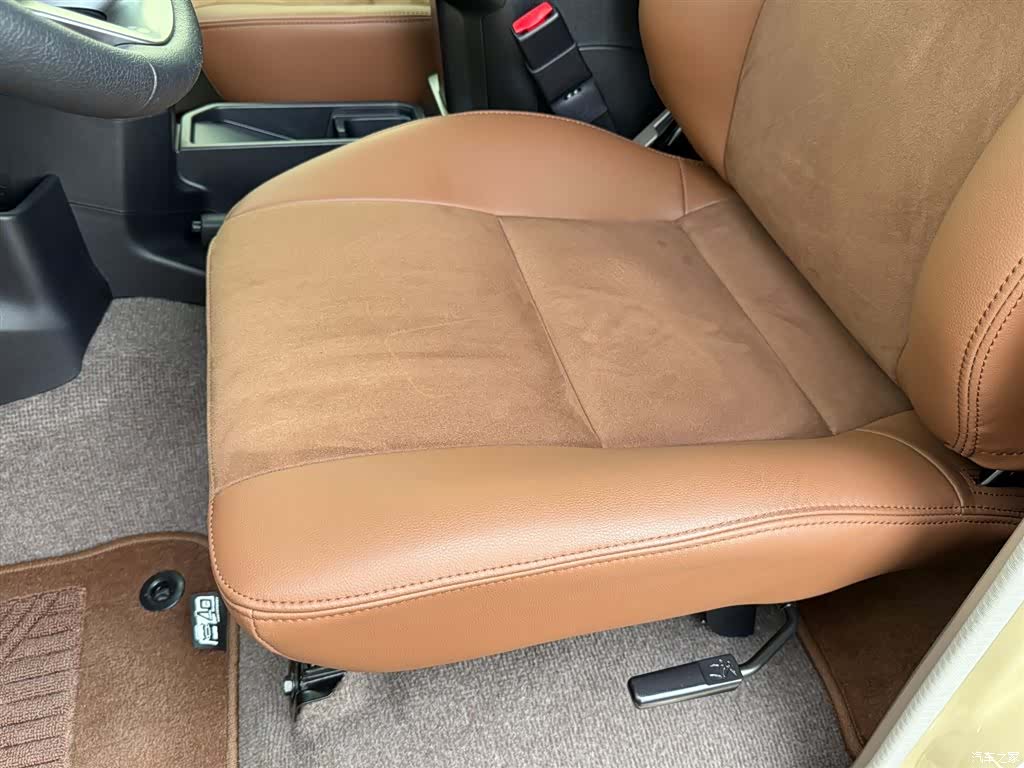 Toyota Land Cruiser, 2026 10