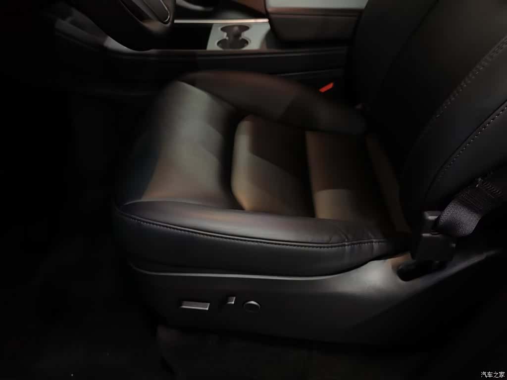 Tesla Model Y, 2024 20