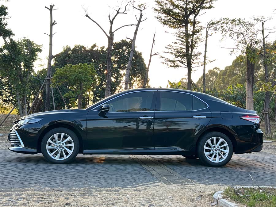 Toyota Camry 2023, фото 9