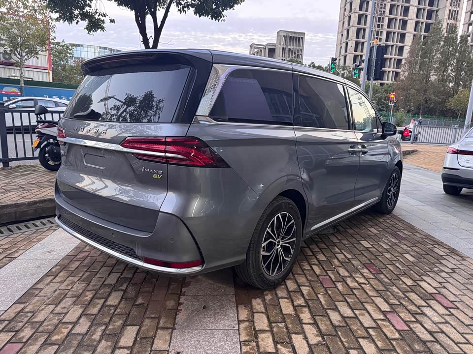 Roewe iMAX8
