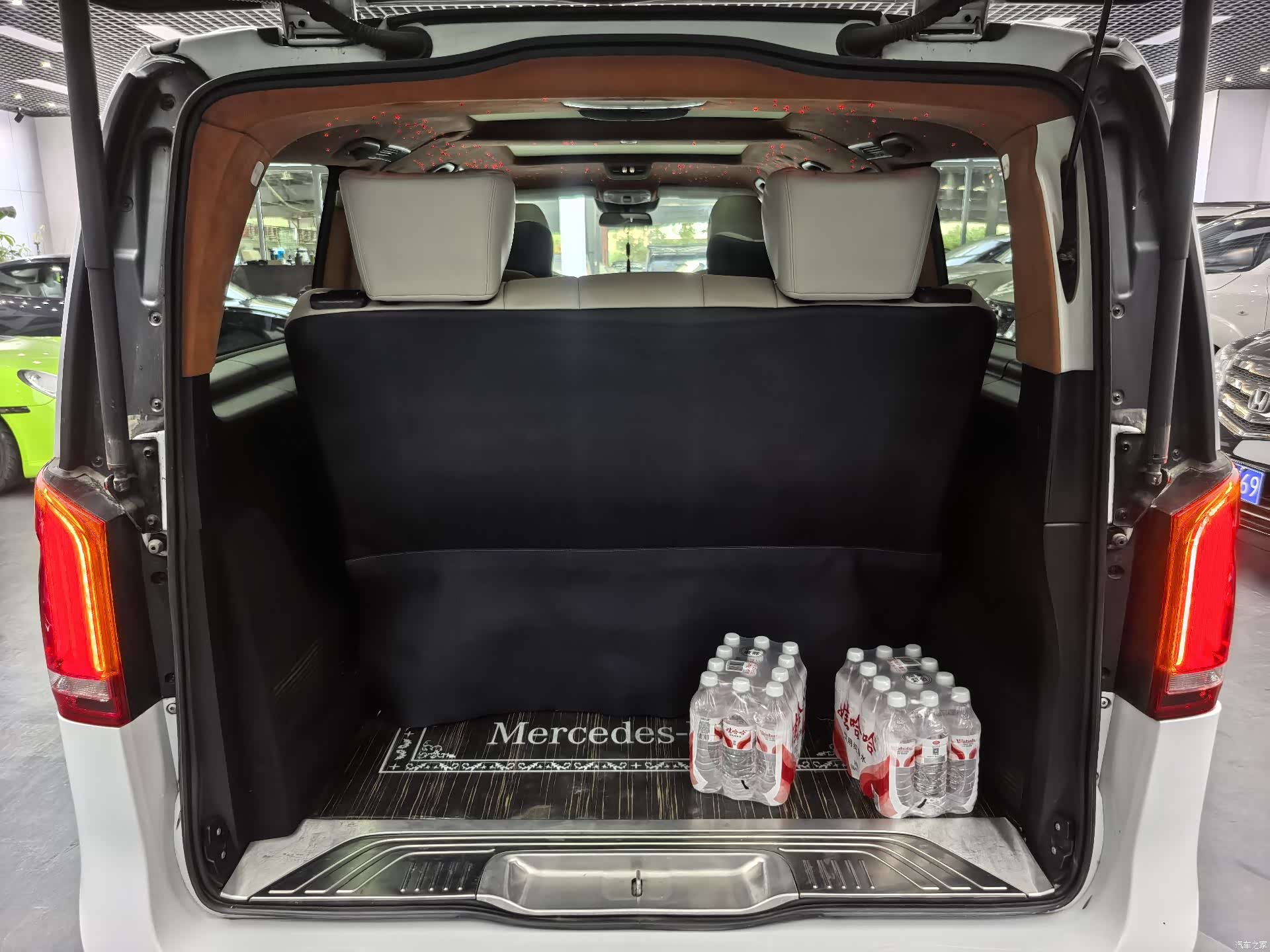 Mercedes-Benz V-Class, 2018 13