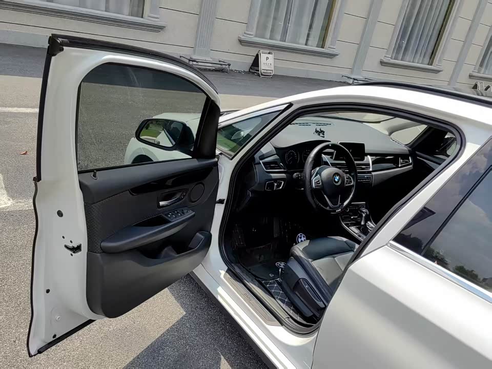 BMW 2 series station wagon