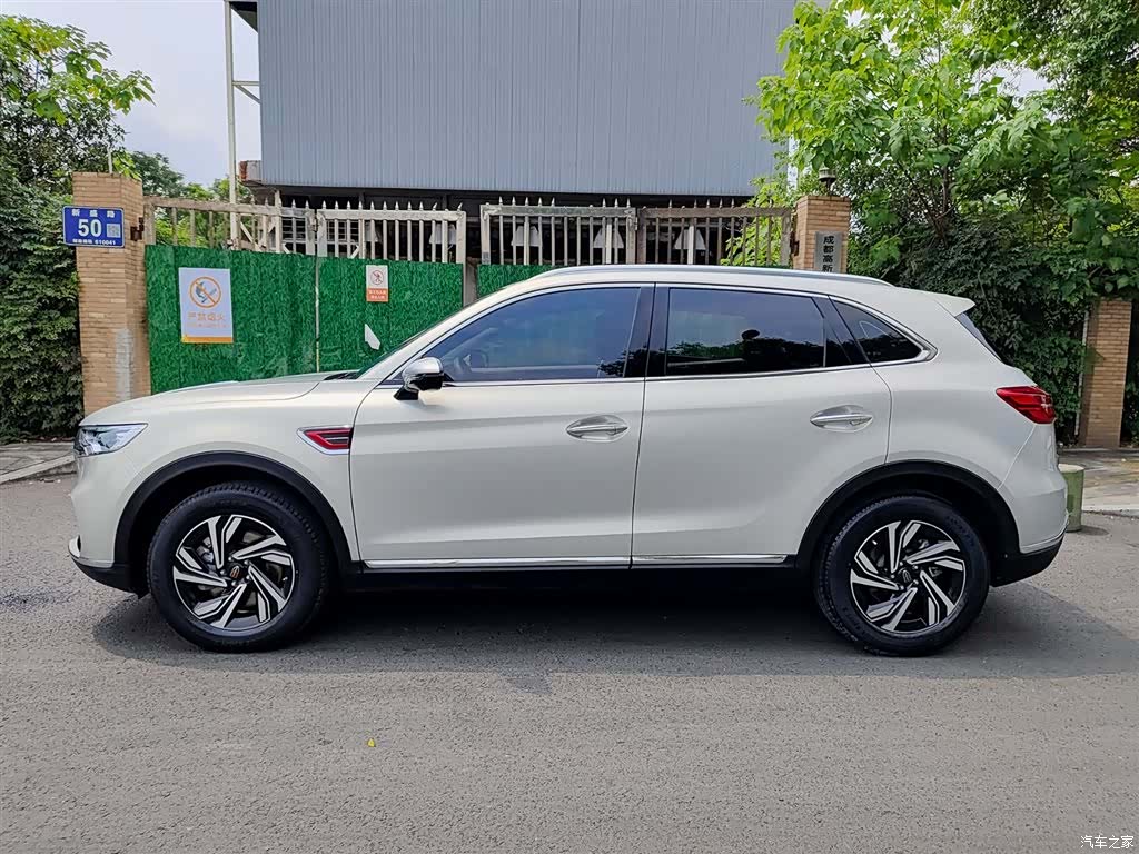 Hongqi HS5, 2023 3