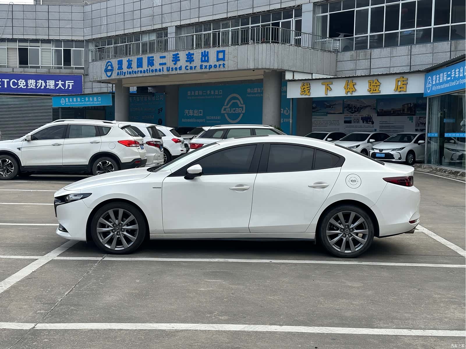 Mazda Mazda3, 2023 10