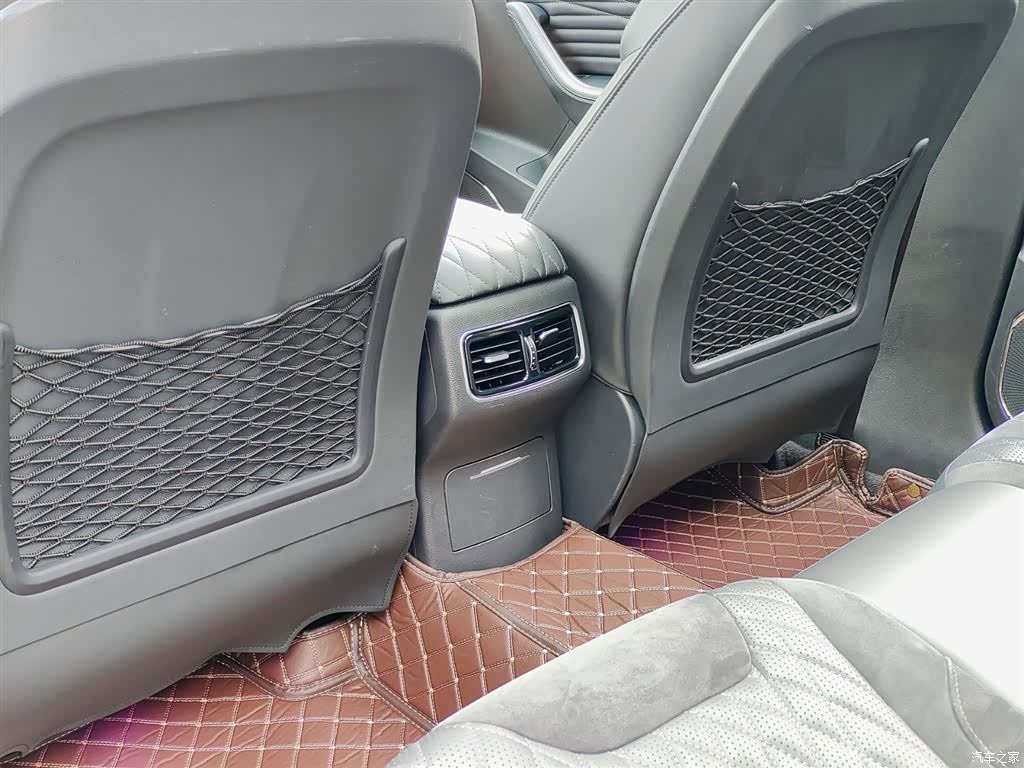 Hongqi HS5, 2023 9