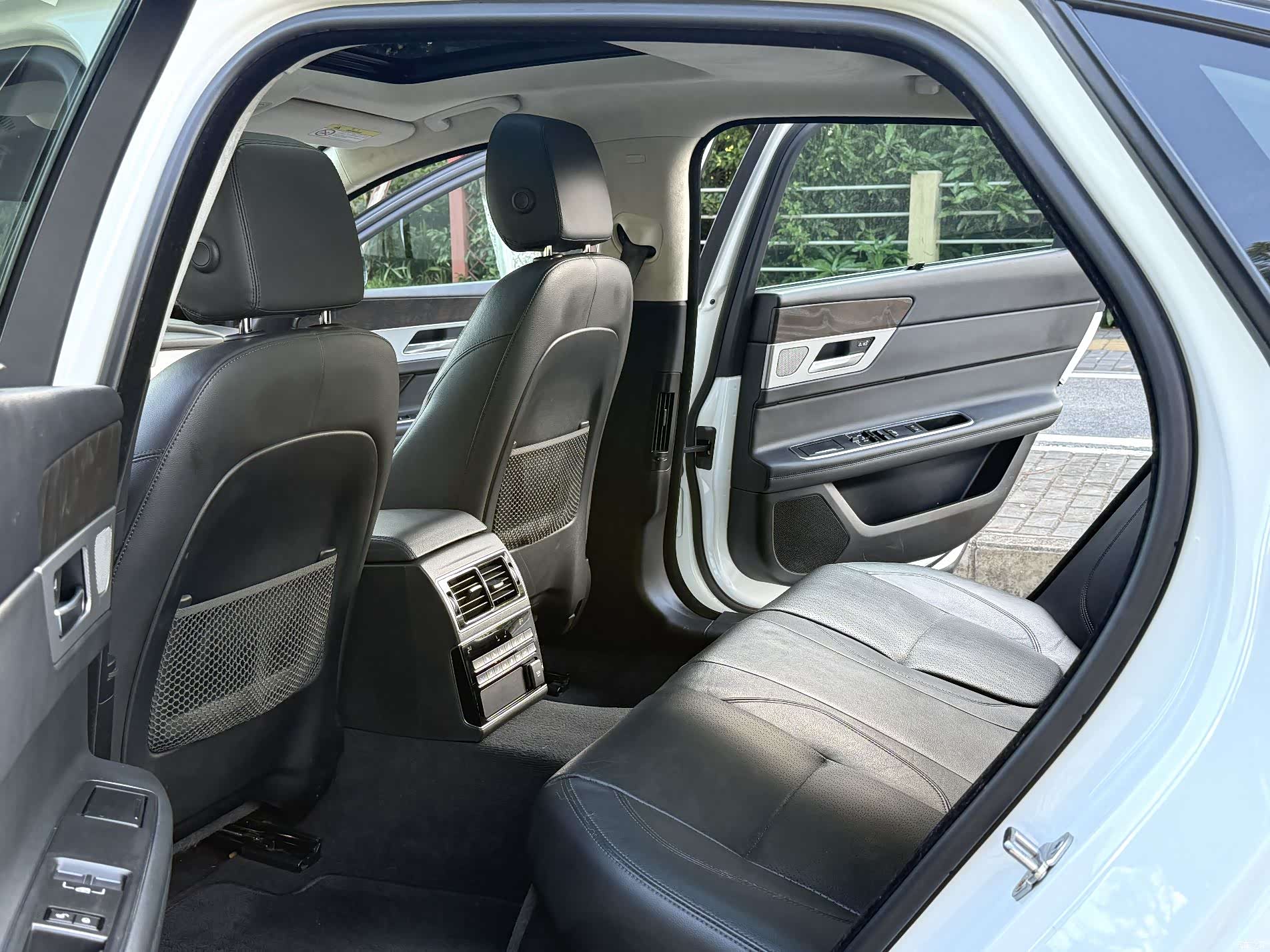 Land Rover P250, 2020 10