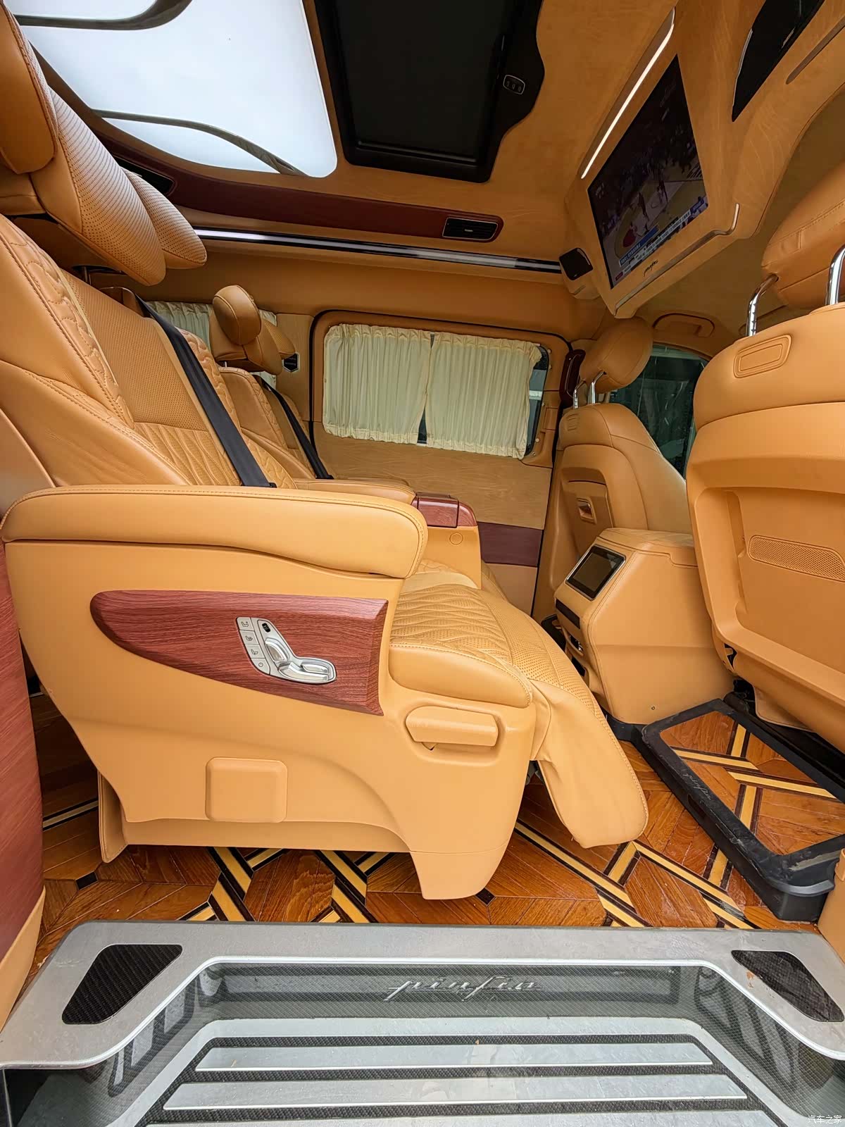 Mercedes-Benz V-Class, 2019 13