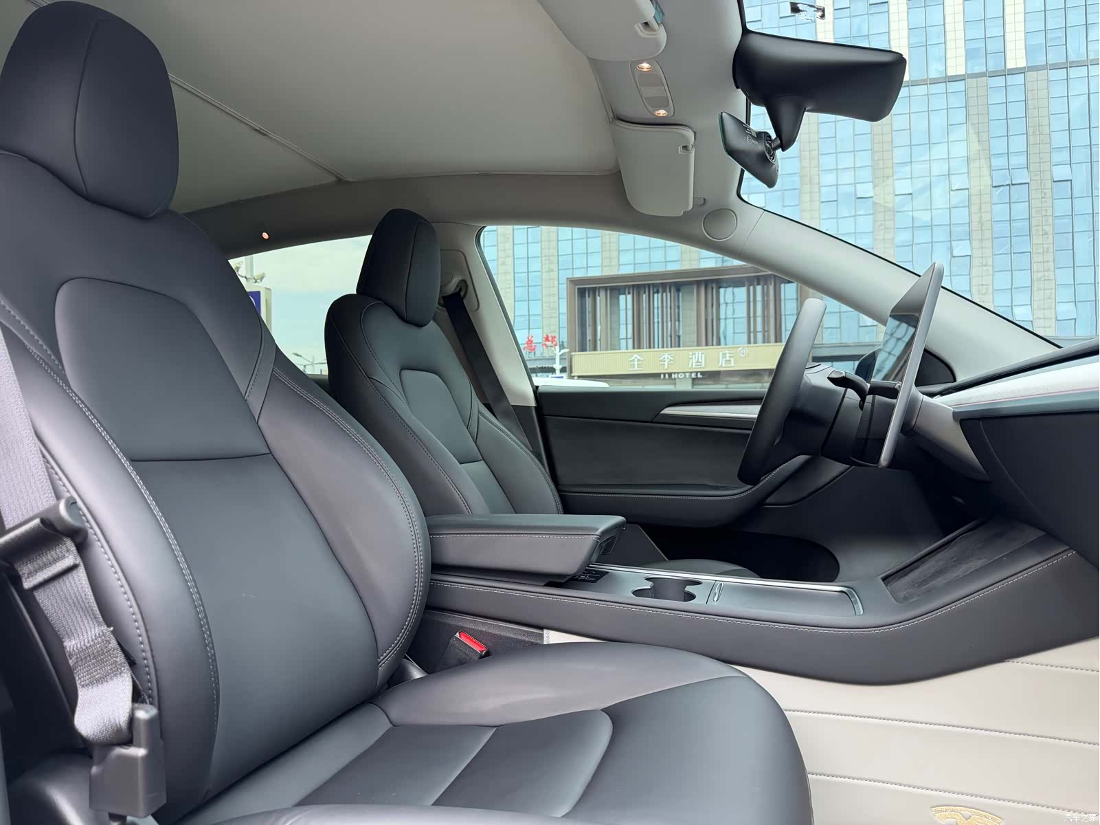 Tesla Model Y, 2024 13