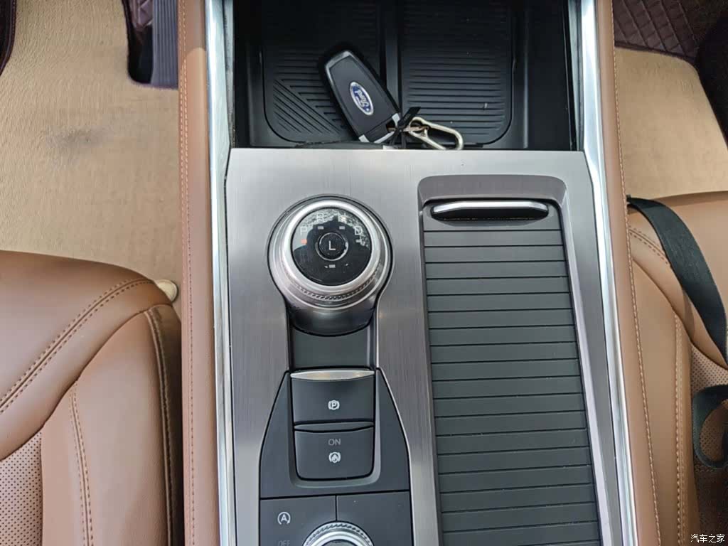 Ford Explorer, 2023 14