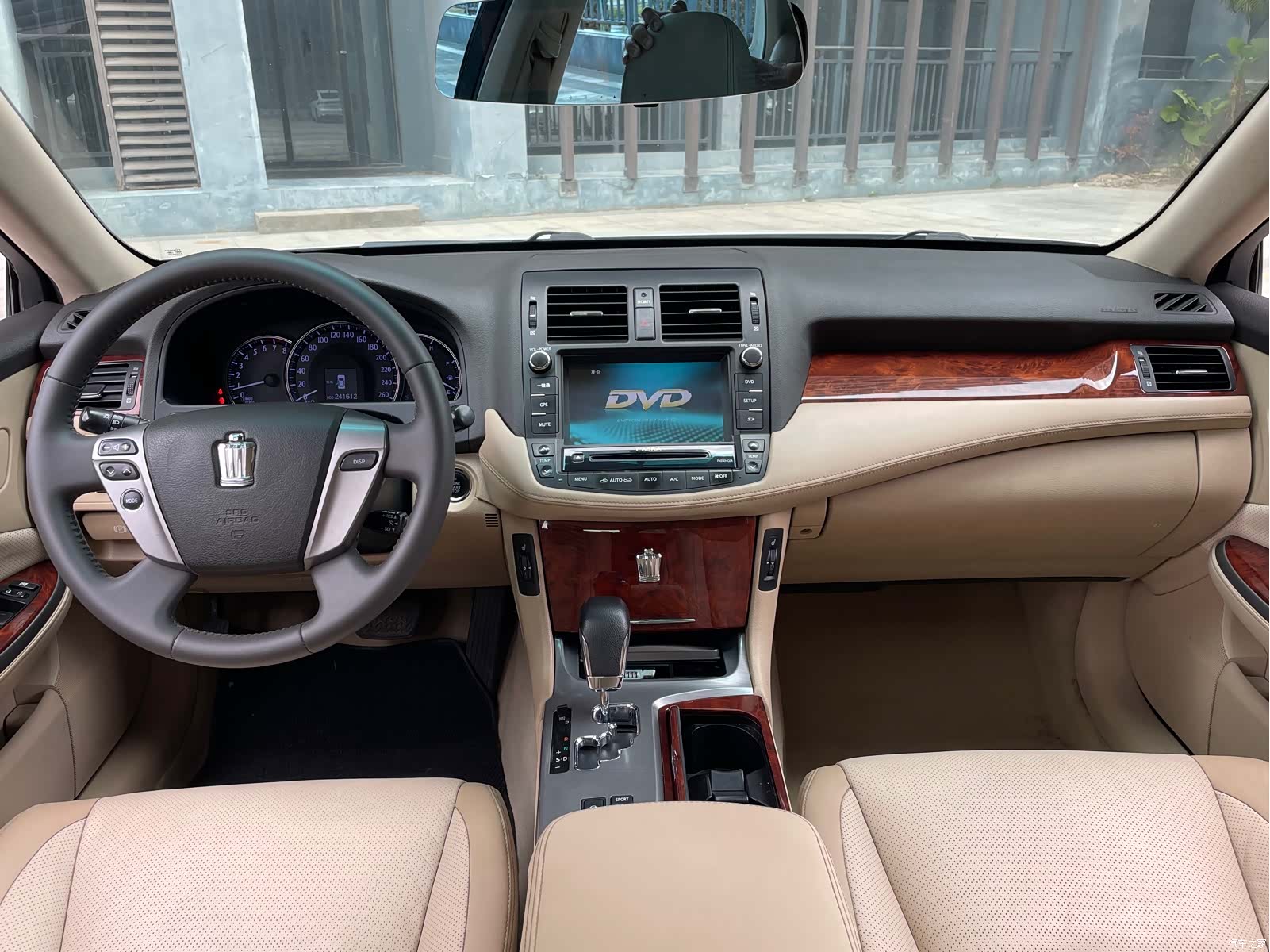 Toyota Crown, 2015 9