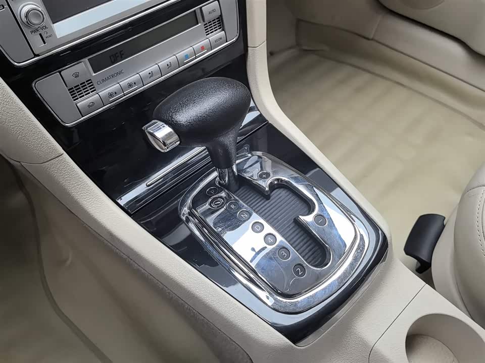 Volkswagen Passat Lingyu