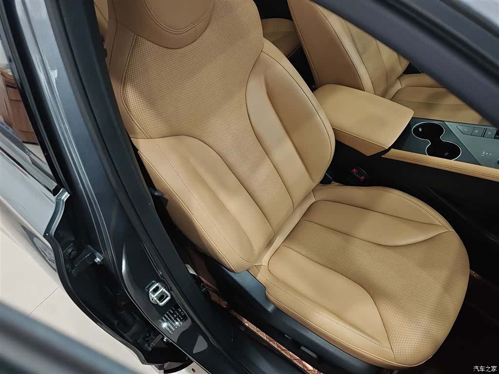 Roewe RX5, 2022 3