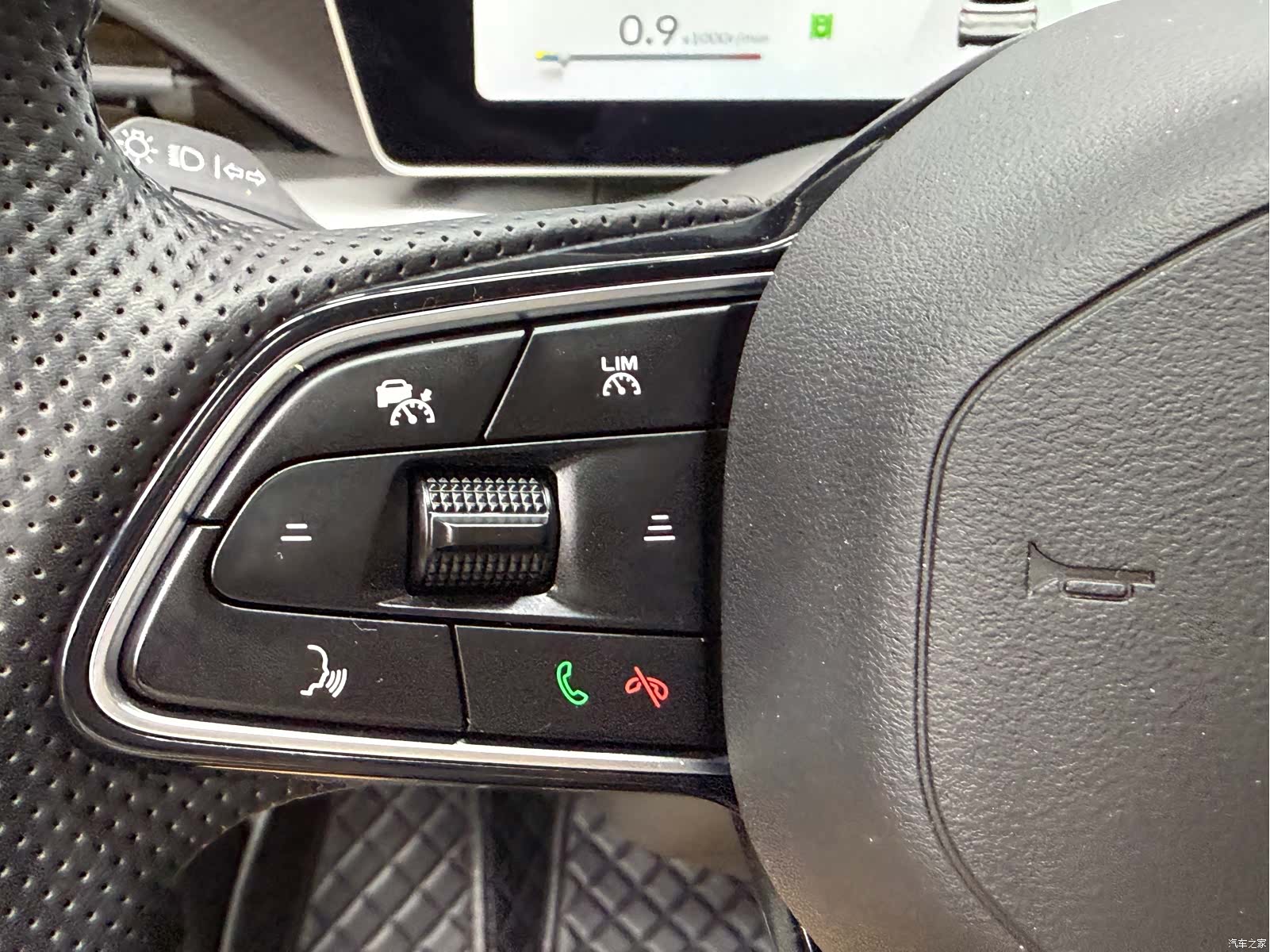 Geely Coolray, 2022 20