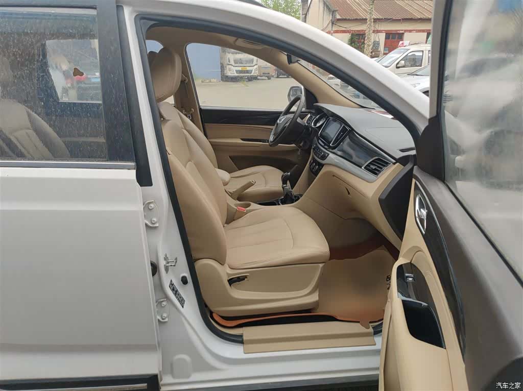 Wuling 730, 2018 25