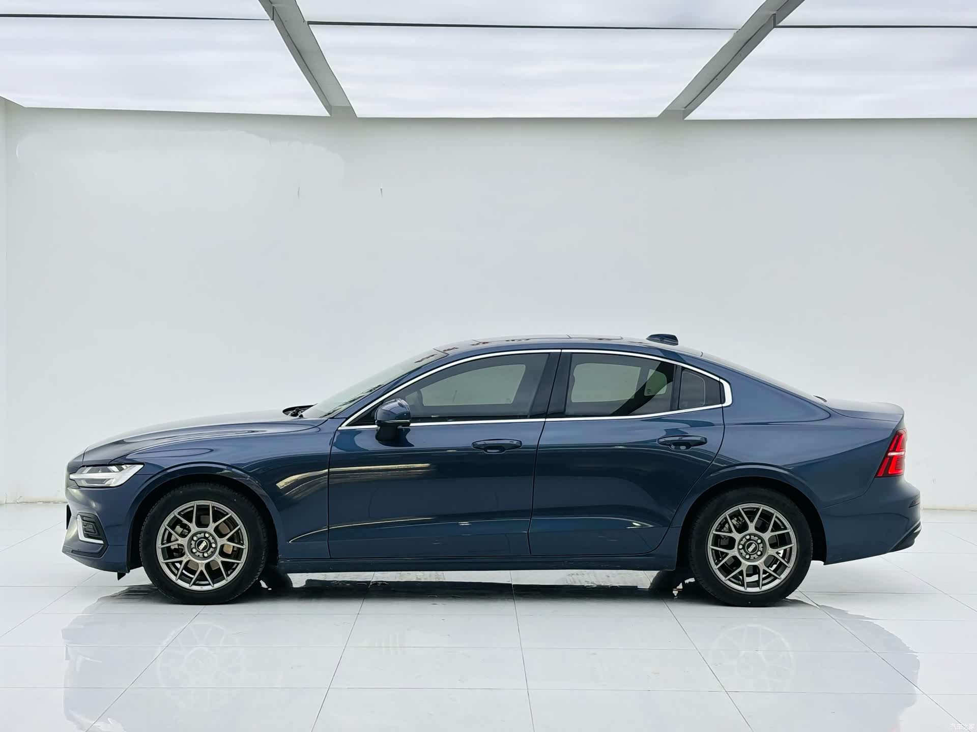Volvo S60, 2022 4