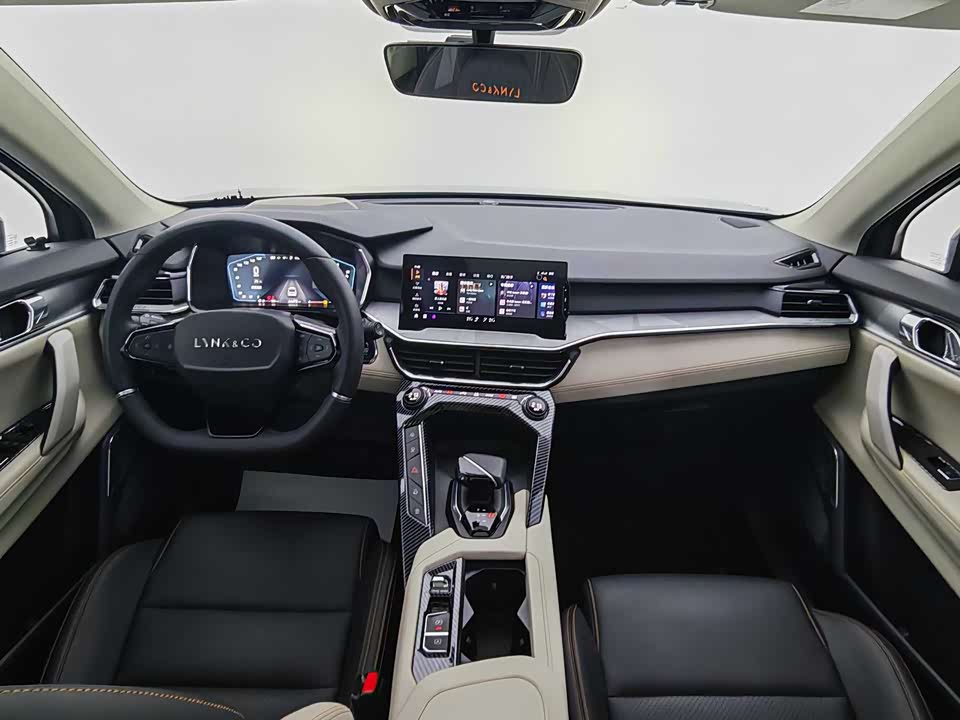 Lynk & Co 06 EM-P