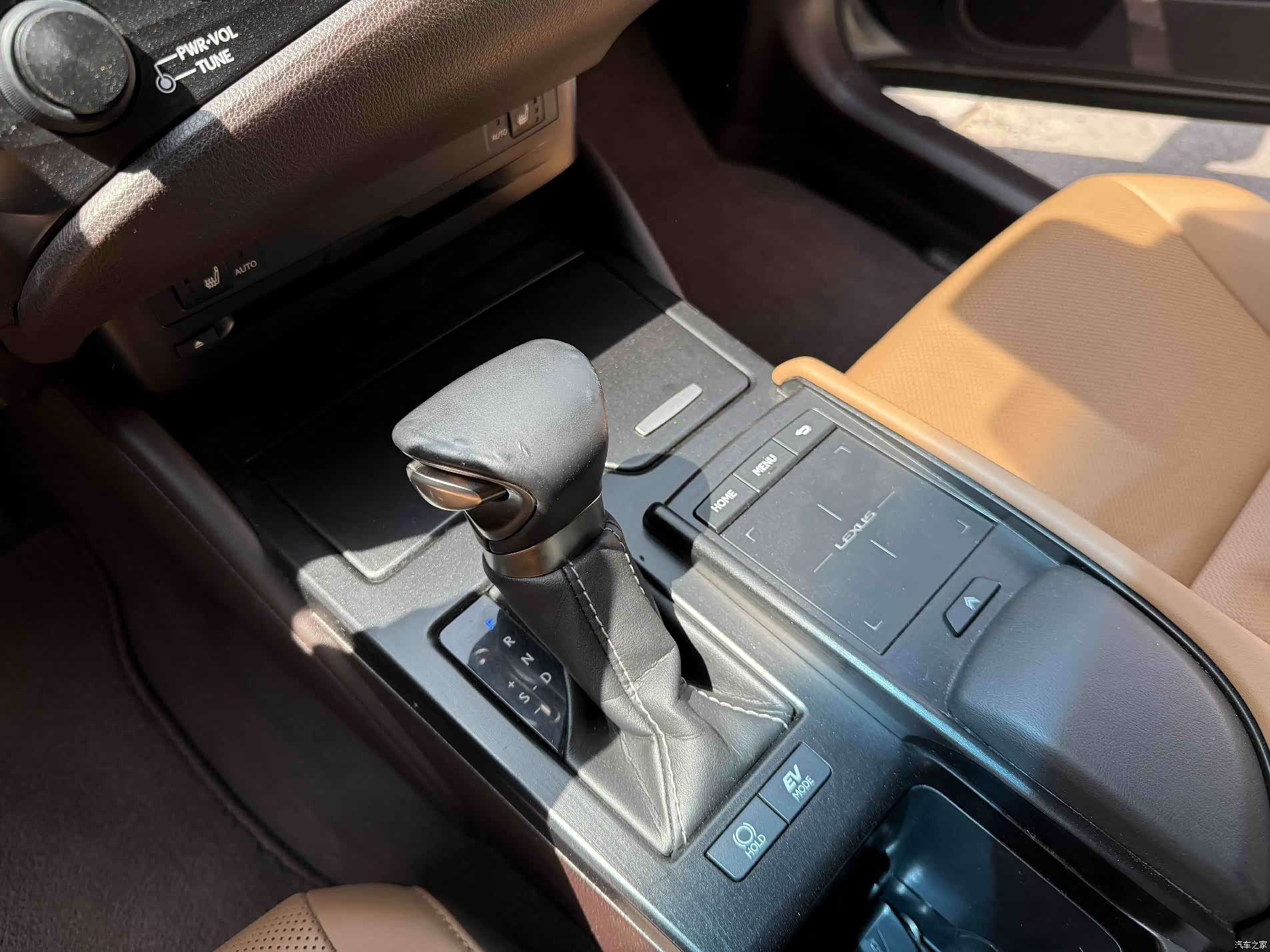 Lexus ES, 2019 11