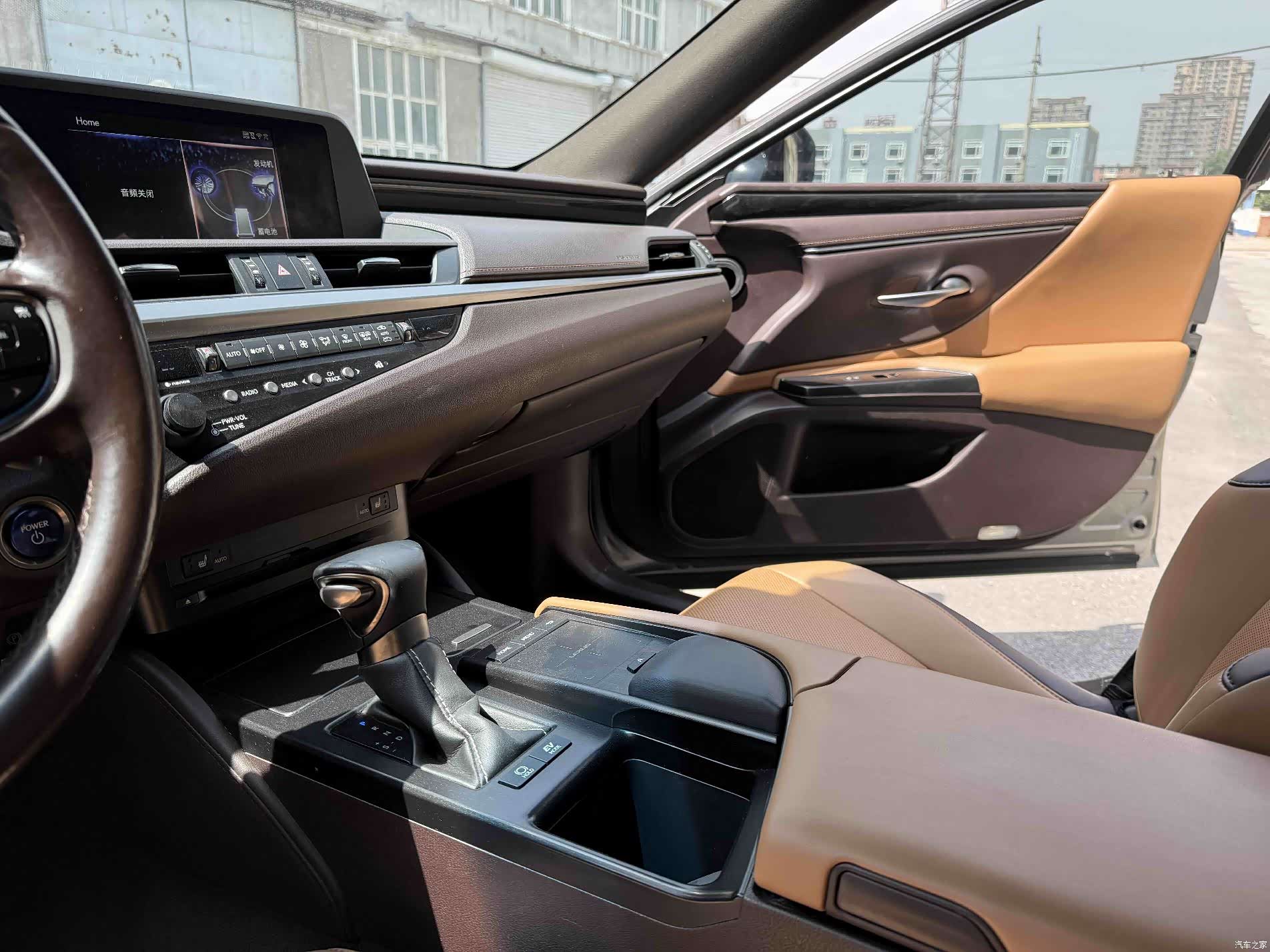 Lexus ES, 2019 10