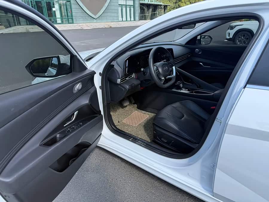 Hyundai Elantra 2023, фото 7