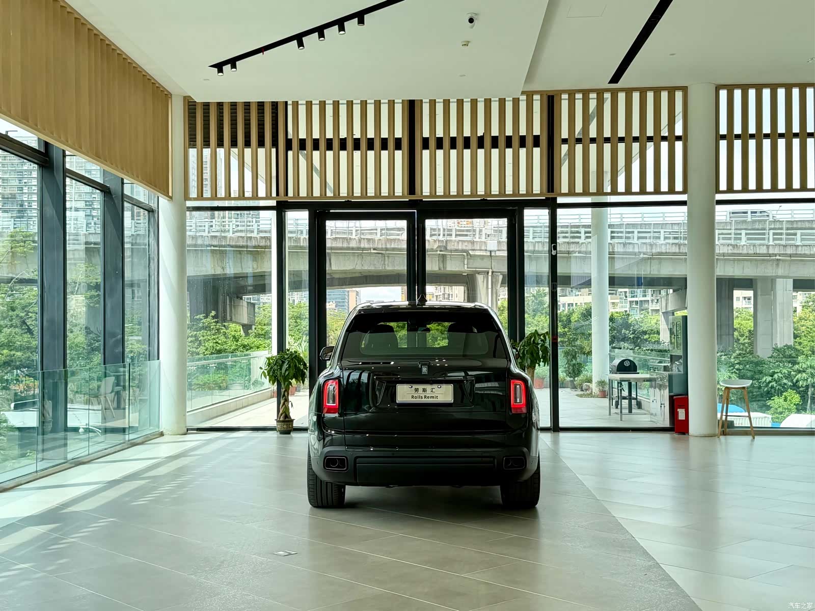 Rolls-Royce Cullinan, 2023 4