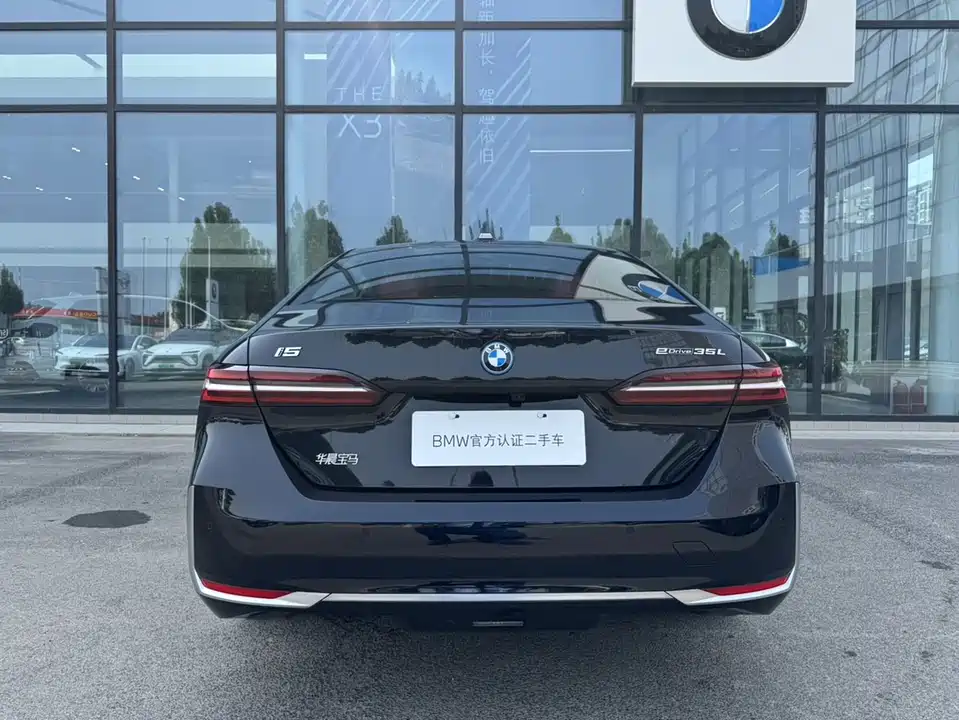 BMW i5