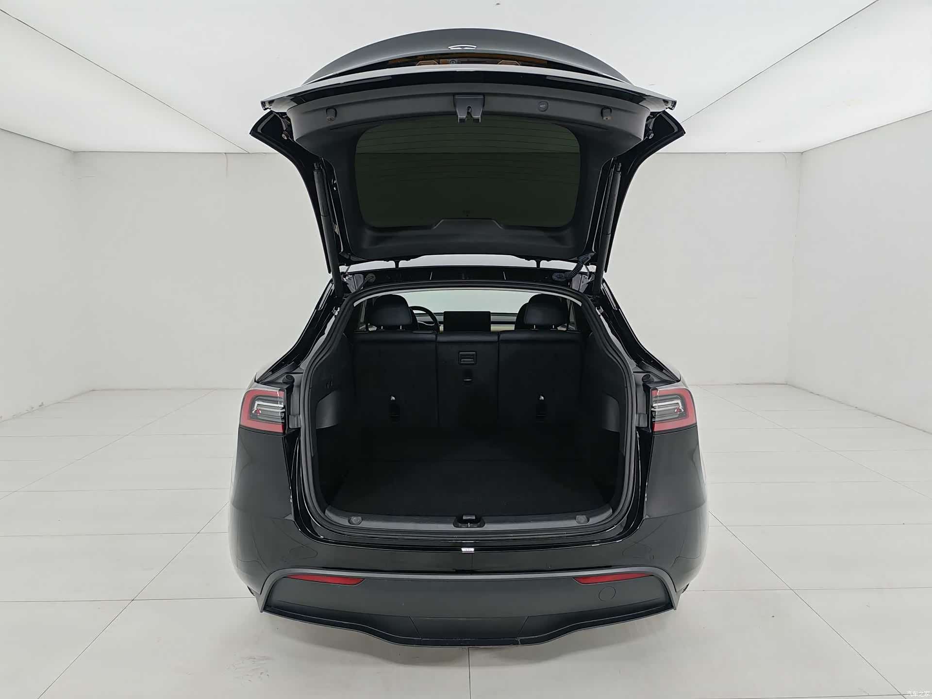 Tesla Model Y, 2023 15