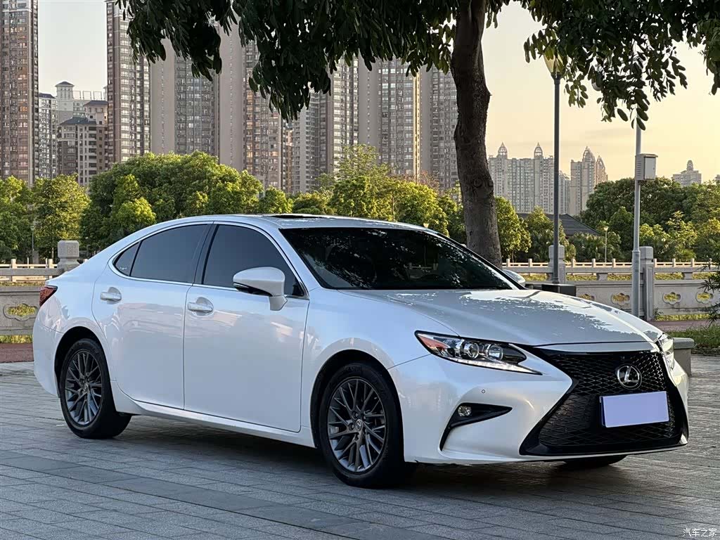 Lexus ES, 2018 3