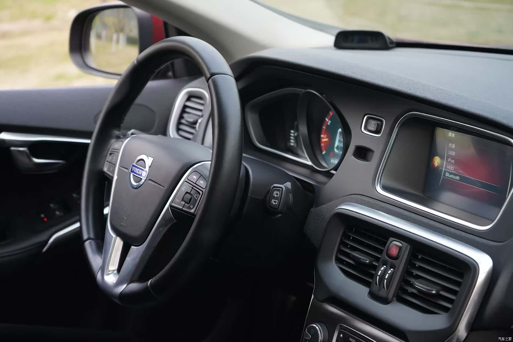 Volvo V40, 2015 12