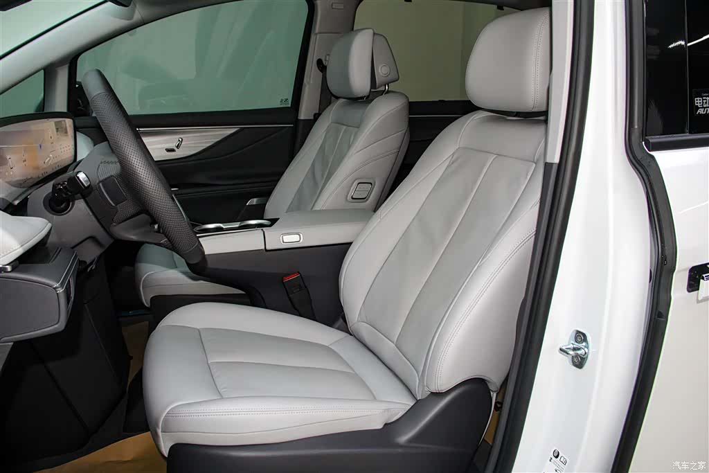 Buick GL8, 2025 18