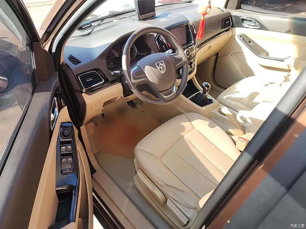 Wuling 730, 2015 16