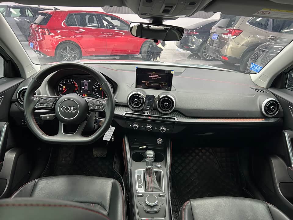 Audi Q2L