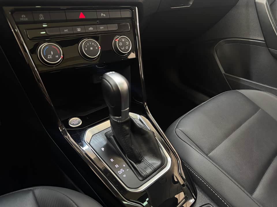 Volkswagen T-ROC exploring Songs