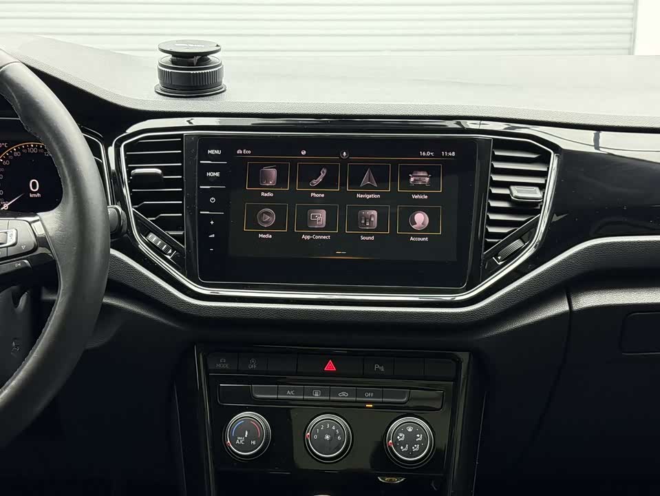 Volkswagen T-ROC exploring Songs