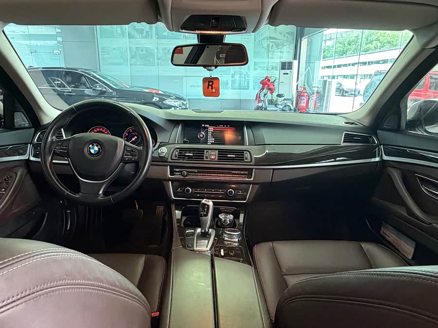 BMW 5 Series 2017, фото 9