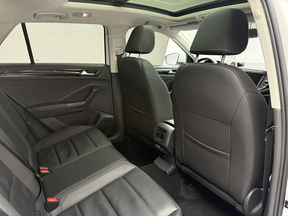 Volkswagen T-ROC exploring Songs