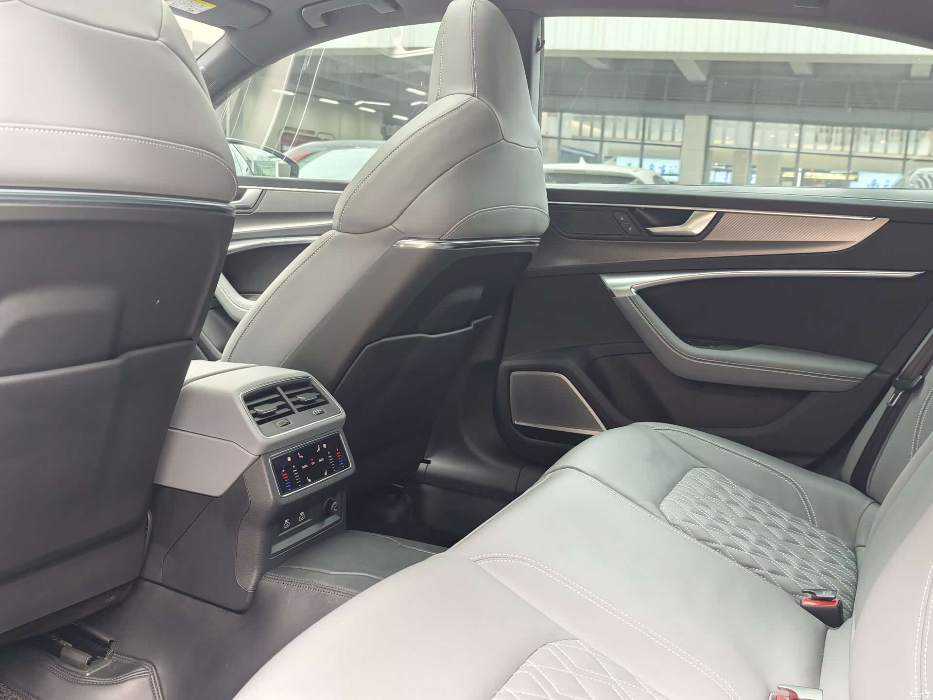 Audi A7L, 2024 12