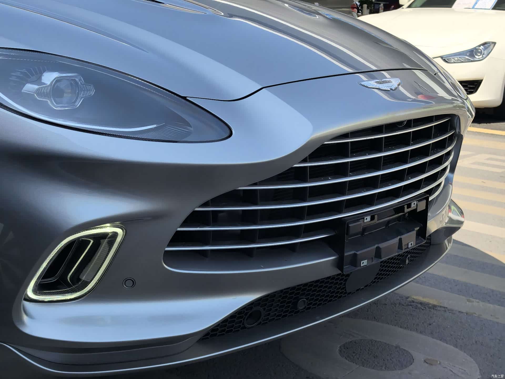 Aston Martin DBX, 2023 2