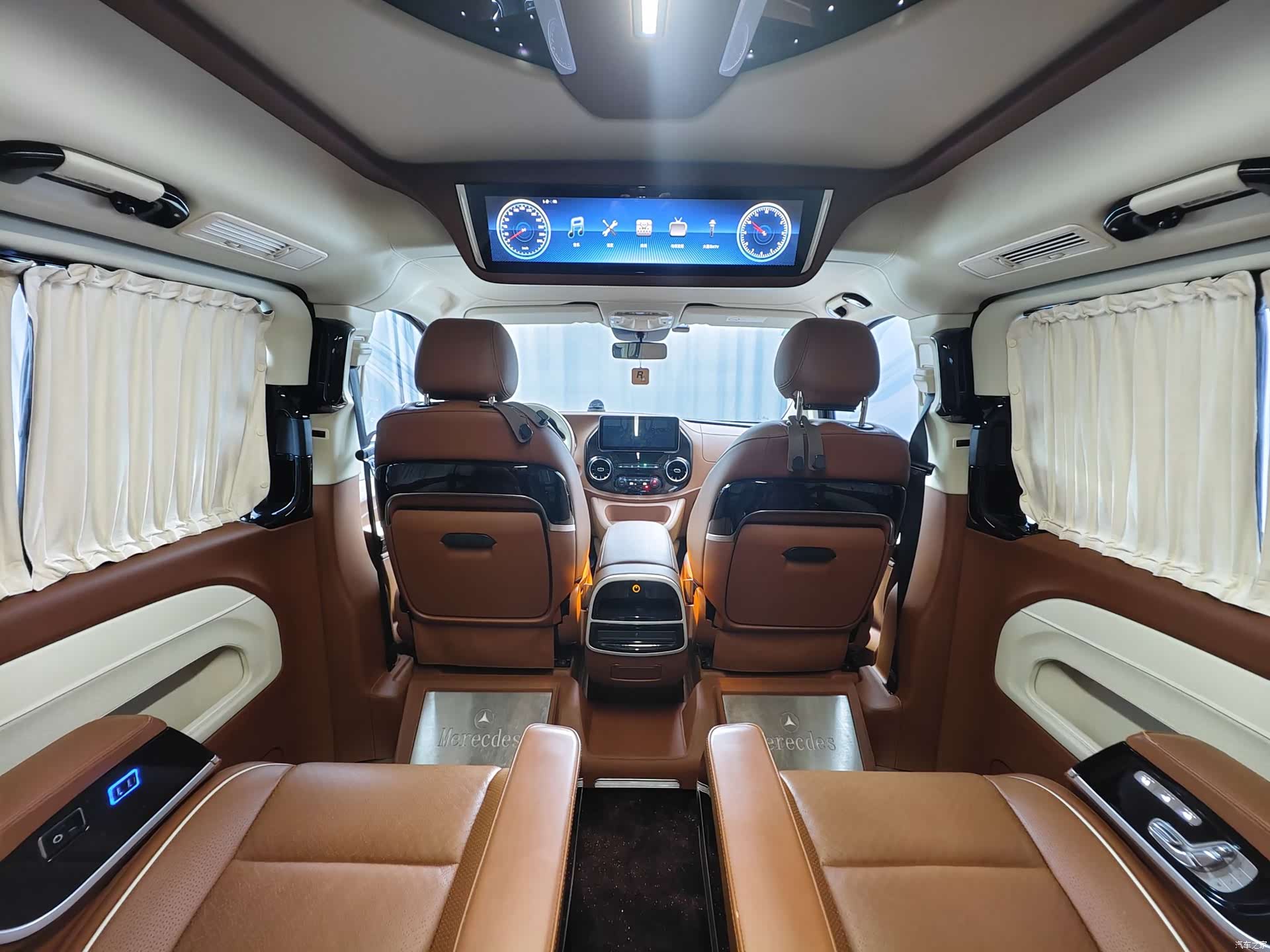 Mercedes-Benz 7, 2023 15