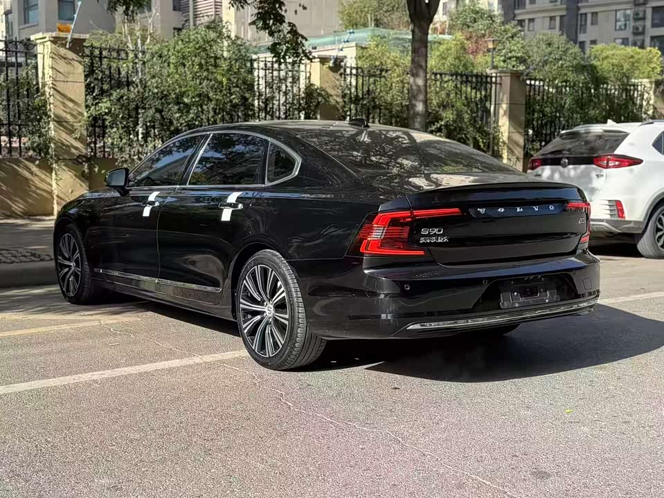 Volvo S90