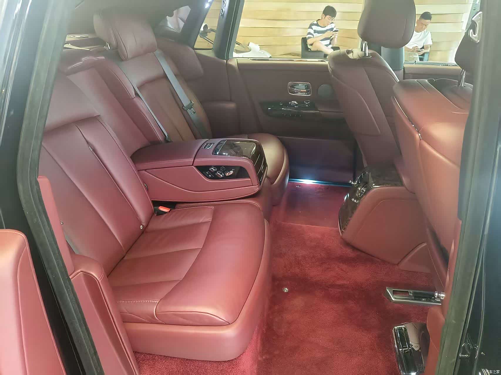 Rolls-Royce Phantom, 2019 7