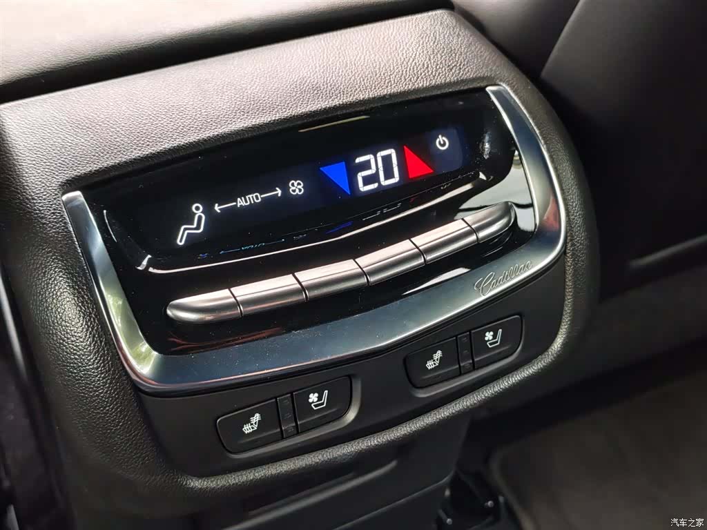 Cadillac XT6, 2025 11