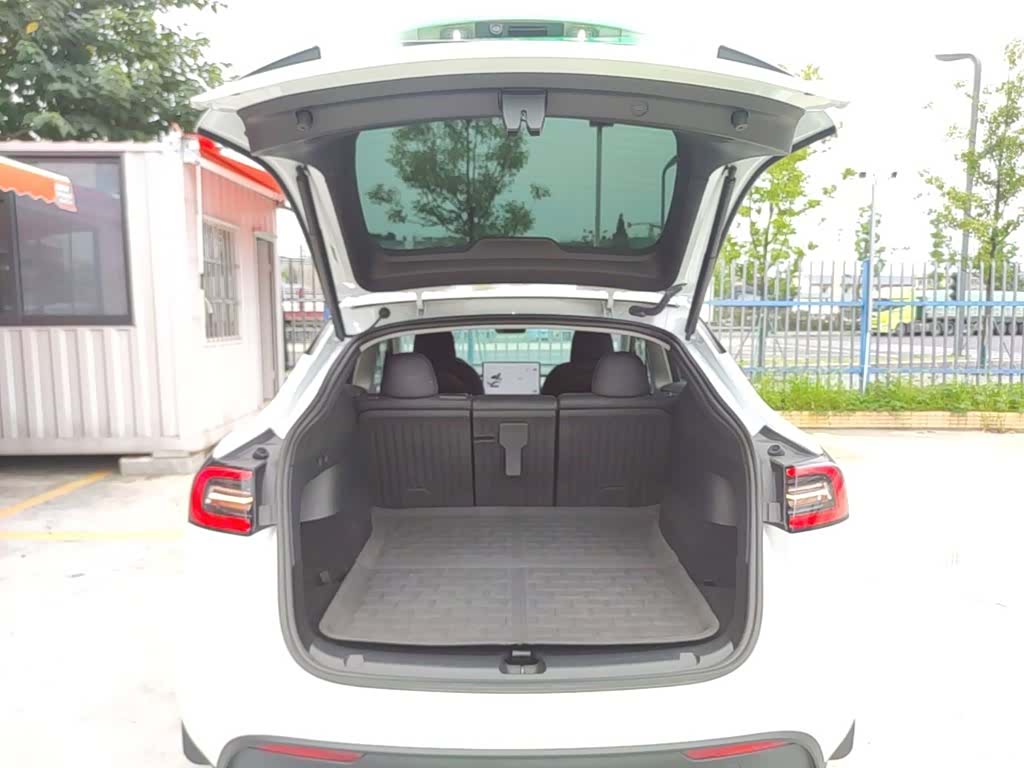 Tesla Model Y, 2022 19